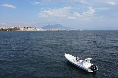 Boat Rental to Explore the Gulf of Naples