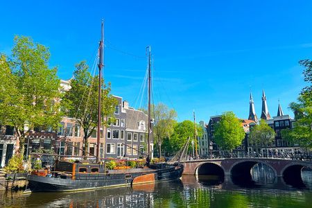 Private Historical Highlights Walking Tour, local Dutch guide