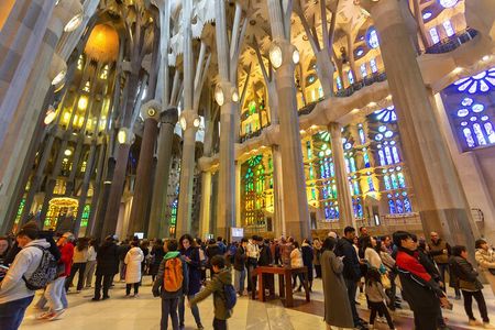 Fast Track Sagrada Familia Guided Tour with Tower Access
