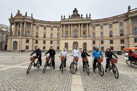 Berlin : The best bike tour with a Berlin guide and insider tips