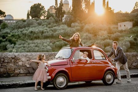 Tour and Photoshoot with Retro Cars in Florence and Chianti