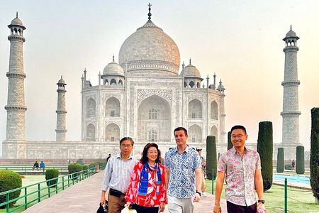 Agra: Fast-Track Taj Mahal Entry Ticket + Optional Guided Tour