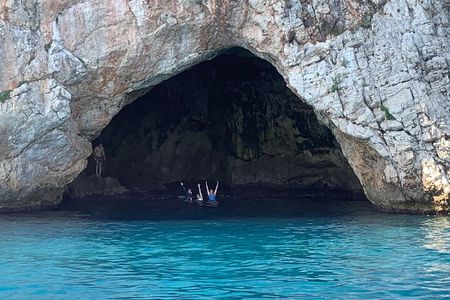 Private 4 Hours French Riviera Boat Tour with Swimming and Wine