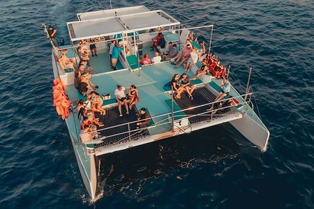 Cabo Catamaran Cruise – Arch, Snorkeling, Open Bar & Snacks