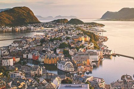 Ålesund on Foot: Art Nouveau, Insider Tips & more
