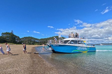 Private Charter: Hole in the Rock Cruise with Island Stopovers