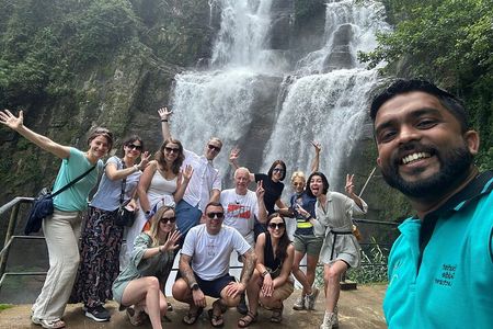 Kandy to Ella Scenic Road Trip and Train Ride Tour