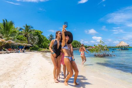 Maximize Your Day: The 5 Essential Stops in the Rosario Islands