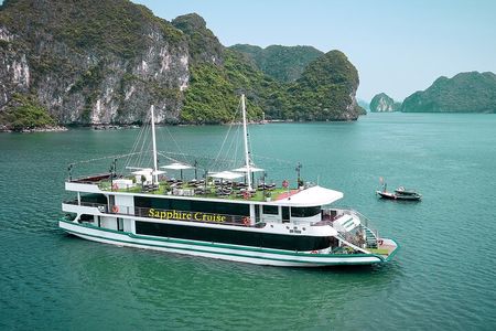Day Trip in Halong Bay: Kayaking, Hiking, Jacuzzi & Buffet Lunch