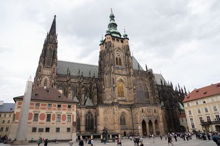 Small-Group Tour of Prague Castle with a local guide