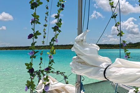 Sail 4hr in the most SECRET Spot of Bacalar and Beach Club.