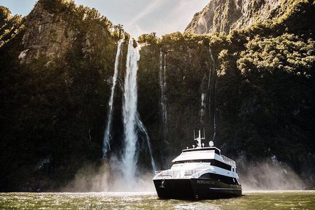 The Jewel in Milford Luxury Tour from Queenstown