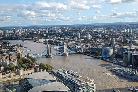 Walking Tour in London with Tower Bridge and St Pauls Cathedral