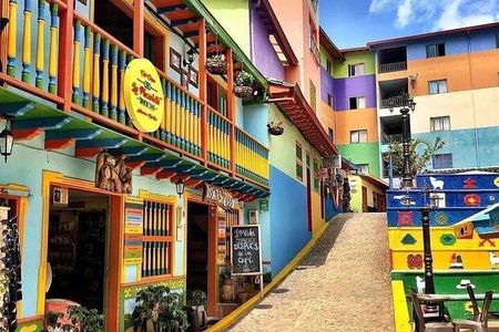 Guatapé Tour and Stone of Peñol and Alto de Chocho and Boat Trip