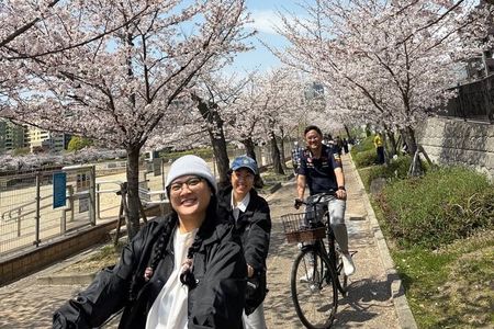 5-Hour Osaka Bike Tour to the Neighborhood of Osaka Castle