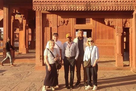 From Agra: Private Fatehpur Sikri Tour sightseeing All Inclusive