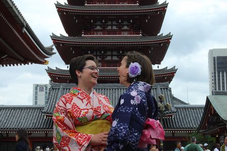 Tokyo: Asakusa temple photo shooting tour wearing kimono