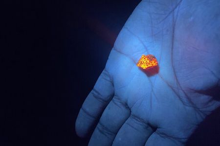 Night time fluorescent Rockhounding Tour