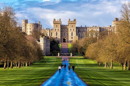 Private Car Roundtrip Day Tour London to Windsor