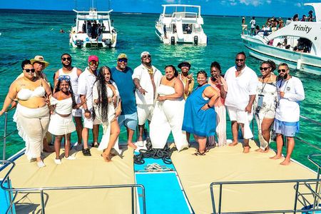 Private Catamaran wonderful Snorqueling slide & entartaiment team
