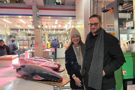 Master the art of Sushi : Toyosu Market Tour & Tuna Cutting 