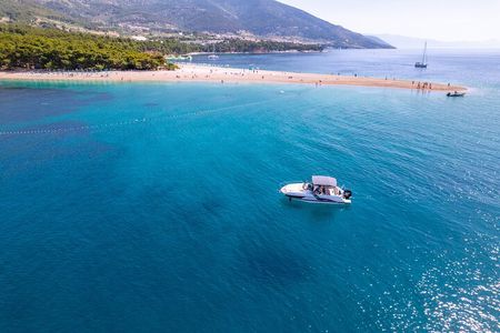 Makarska: 3-Island Golden Horn and Blue Lagoon Speedboat Tour