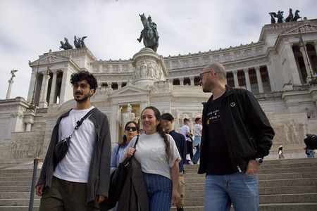 Rome: Guided Small Group Walking Tour of City Highlights
