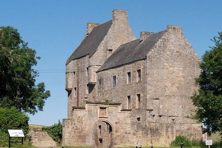 Half Day Tour to Midhope Castle and Linlithgow Palace