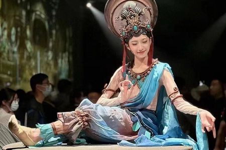 The Silk Road Show in Dunhaung with Transfer