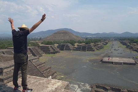 Tour in Teotihuacan Pyramids and Ancestral Sacred Caves