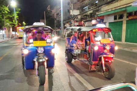 Bangkok Night Eats by Tuk Tuk - Hotel-pickup & Dinner