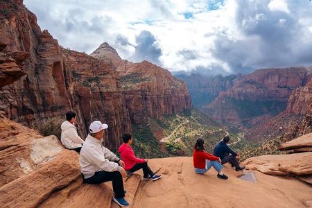 Small Group Guided Photography and Walking Tour of Zion 