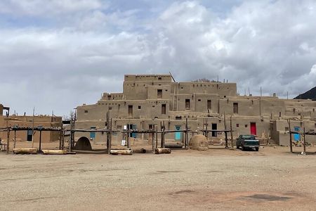 Santa Fe to Chimayo and Taos Pueblo Driving Tour 