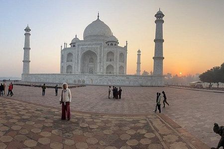 Private Sunrise Taj Mahal & Agra Day Tour from Delhi