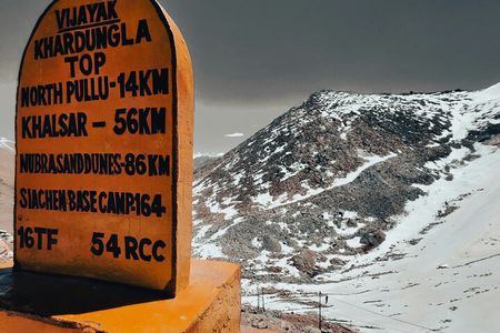 Private Khardung La Day Trip from Leh