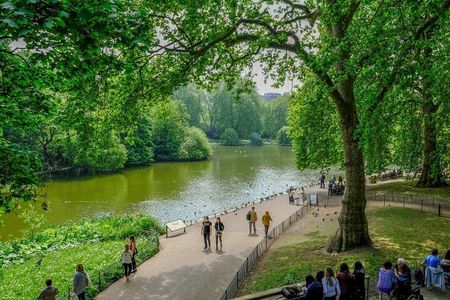 London City Hike - All the Big Landmarks in One Big Tour