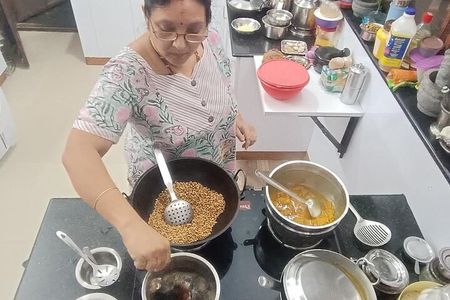 Private Traditional Home Cooking Class in Kochi with Archana