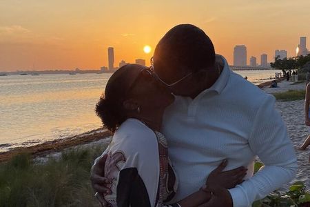 Romantic Miami Tour with Picnic, Drinks, Dinner and Dancing