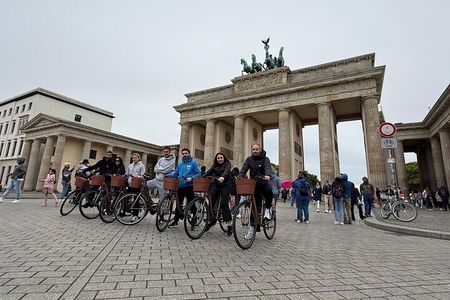 Berlin : The best bike tour with a Berlin guide and insider tips