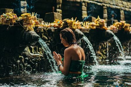 Ubud Tirta Empul Temple Tour with Purification Experience