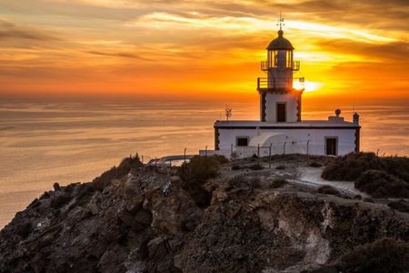 Santorini Highlight Tour with Local Guide 