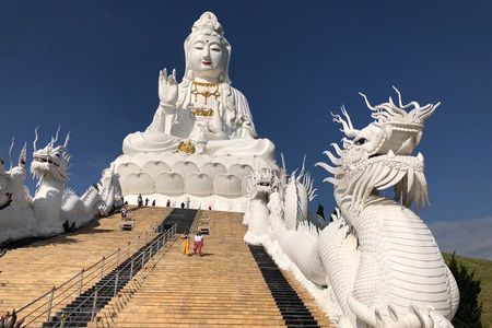 A wonderful day tour : Nice temples in town, THA-Myanmar Border.