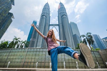 Private KL City Tour with Petronas Twin Towers and Batu Caves