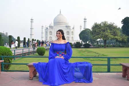 From Delhi : Luxury Taj Mahal Tour By Luxury Car- All Inclusive