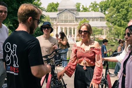 Madrid Highlights Bike Tour with Optional Tapas or Electric Bike