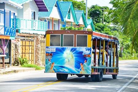 Tour of San Andres Island in Chiva Rumbera