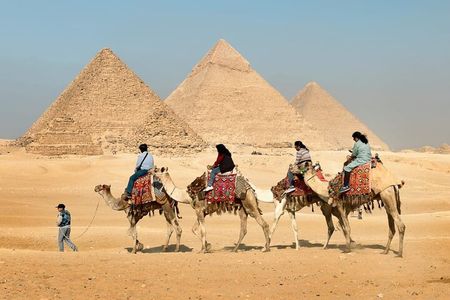 Luxury tour to Giza pyramids, sphinx, Egyptian museum with Guide