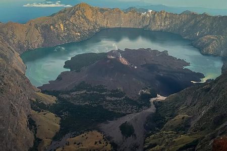 Mount Rinjani 3 Days 2 Night Trekking Package