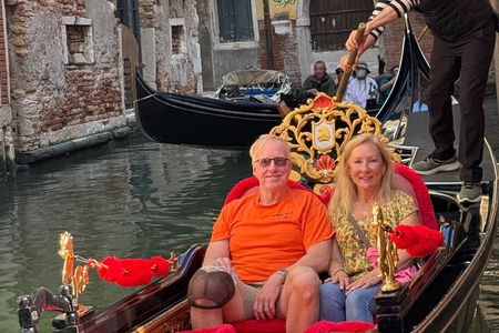 Gondola Ride plus Private Walking Tour in Venice