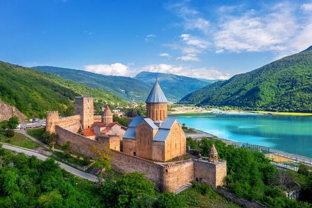 Day Trip to Gudauri and Kazbegi Including 4WD